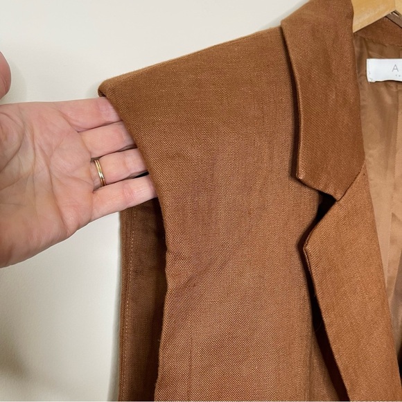 ASTR THE LABEL Kyrie Extended Shoulder Linen Vest in Mocha Moose office preppy - Picture 6 of 14